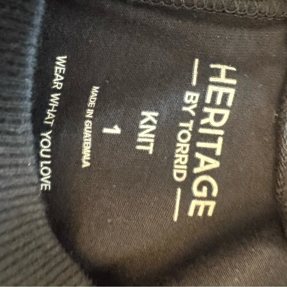 Torrid Heritage Black Knit Top ray of black sunshine size 1x very black no flaws - Picture 2 of 2